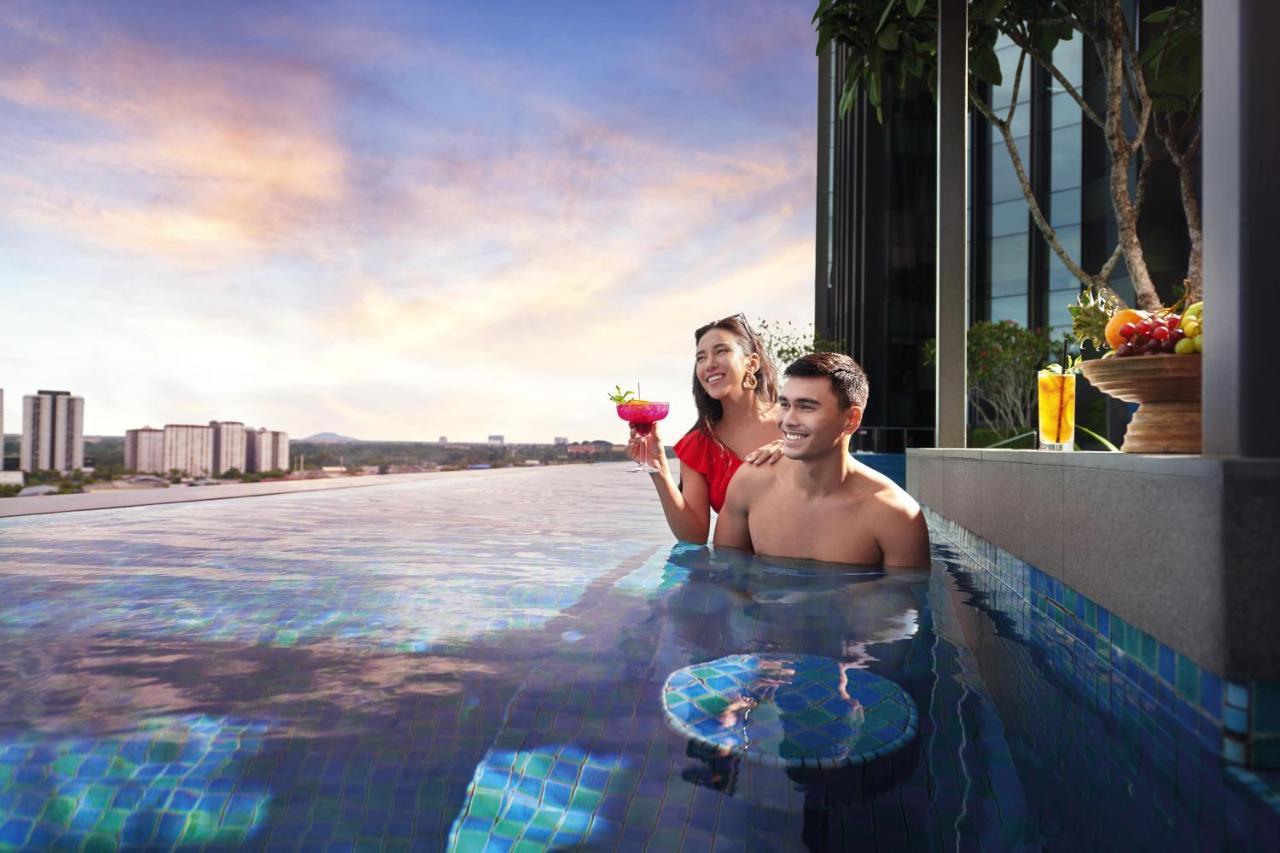 Doubletree By Hilton Shah Alam I-City Exterior foto Infinity Pool