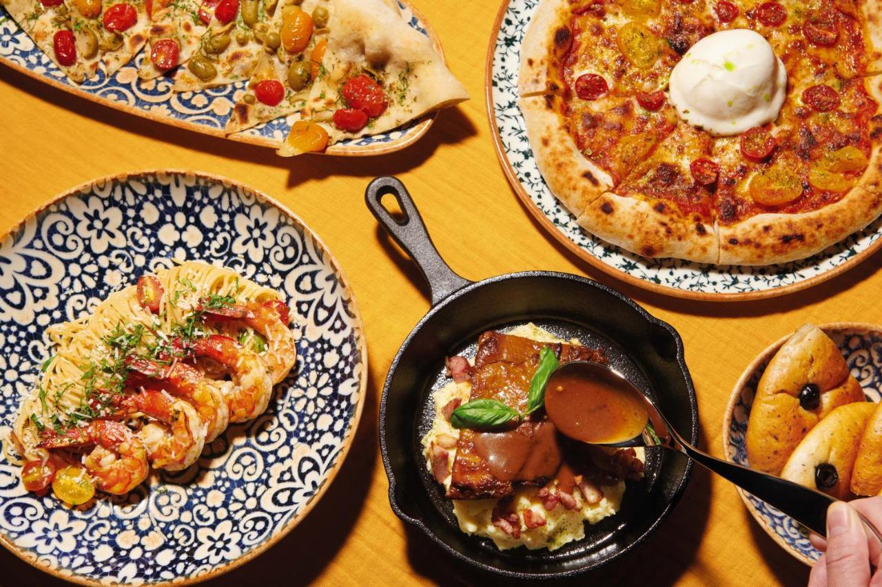 Doubletree By Hilton Shah Alam I-City Exterior foto A selection of dishes from the restaurant
