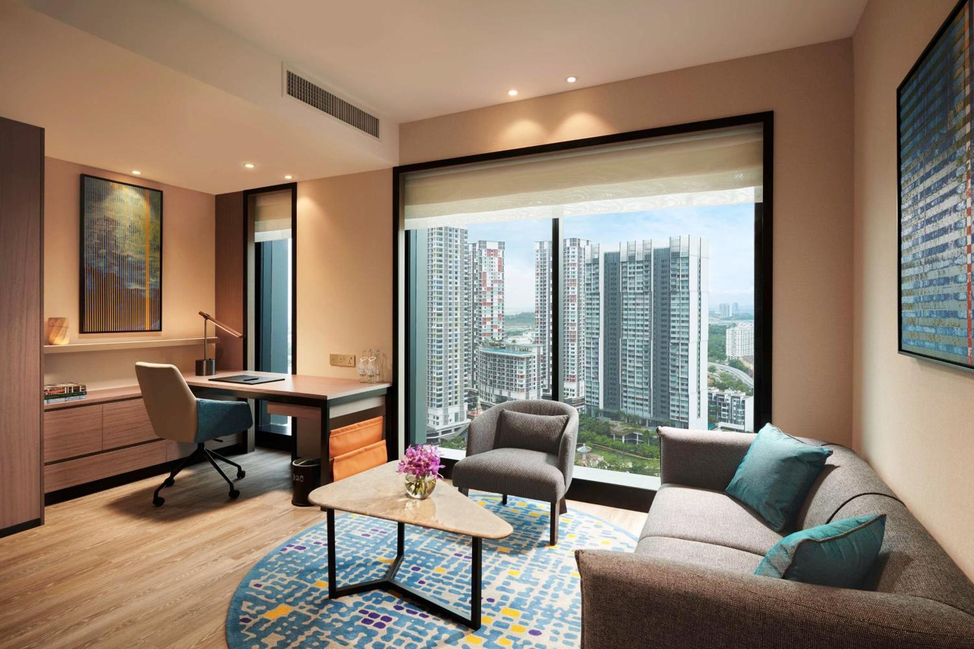 Doubletree By Hilton Shah Alam I-City Exterior foto A living room in a suite at the hotel