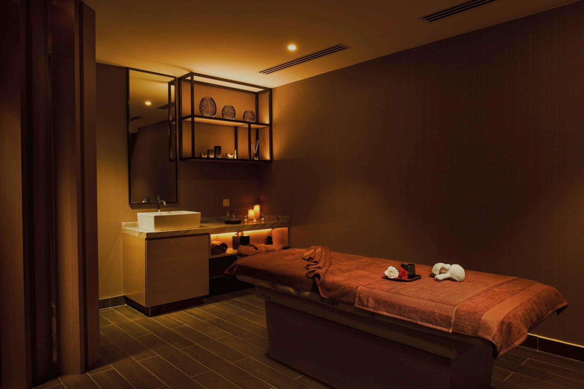 Doubletree By Hilton Shah Alam I-City Exterior foto A massage room at a spa