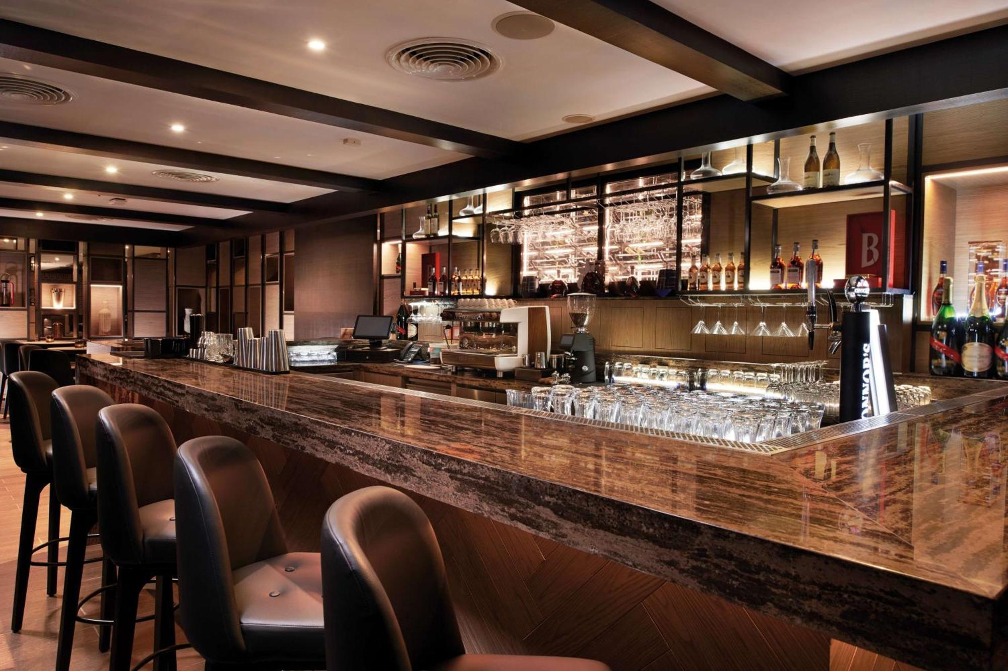 Doubletree By Hilton Shah Alam I-City Exterior foto The bar at the B lounge