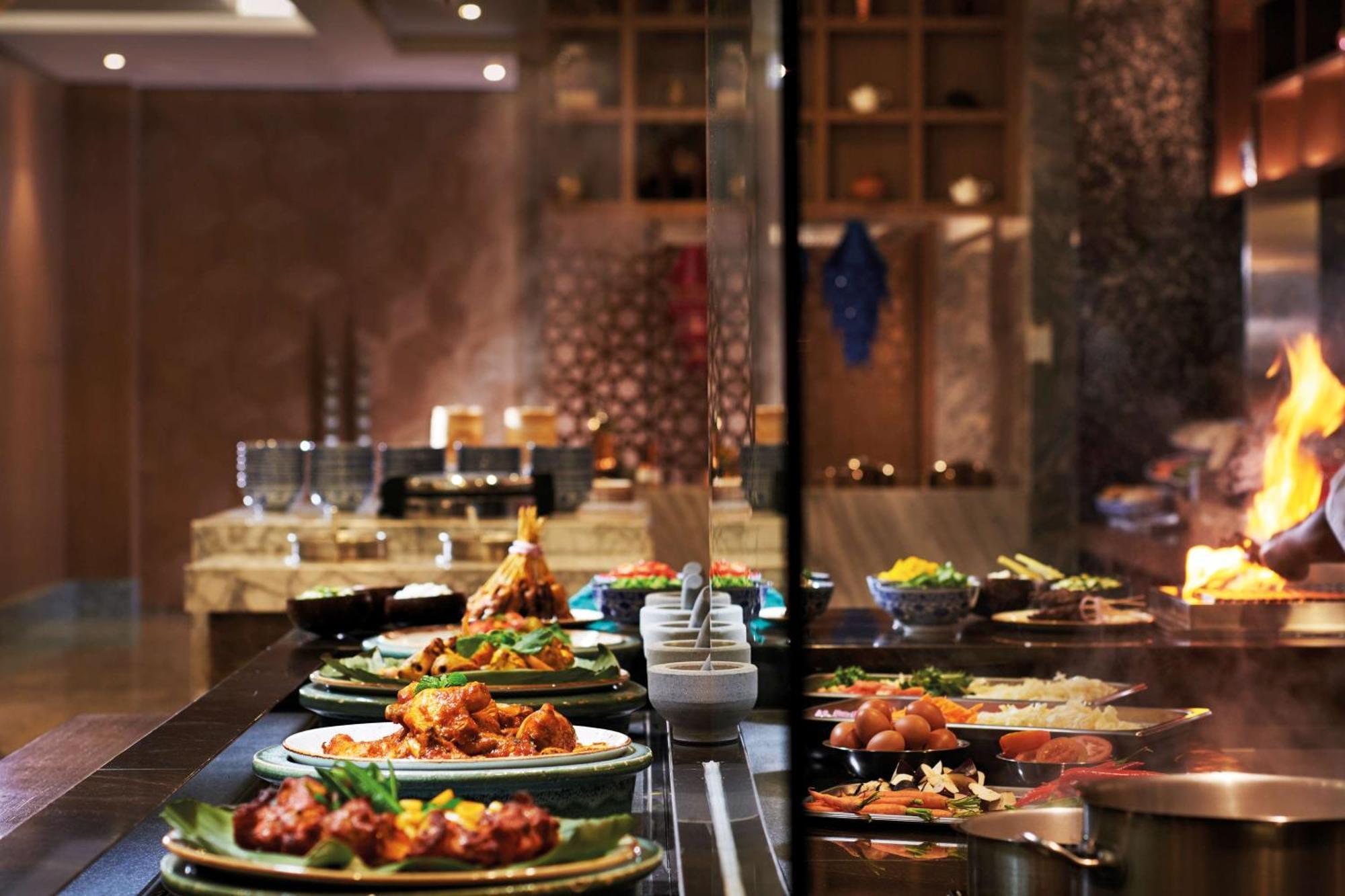 Doubletree By Hilton Shah Alam I-City Exterior foto A buffet at a restaurant